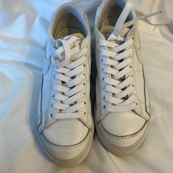 Last Call Nike Shoes Size 5 - Picture 2 of 7